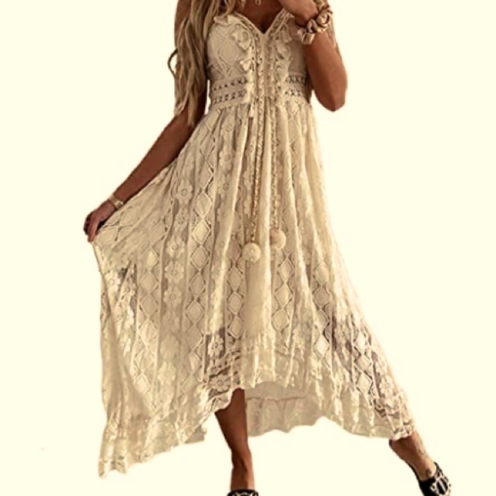 🤩🤩Boho lace V-Neck Tassles with gold dress! NWOT fun High Low hem summer 🤩🤩